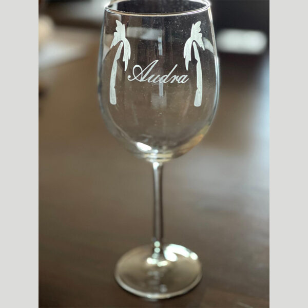 Personalized Etched wine glass 🔍